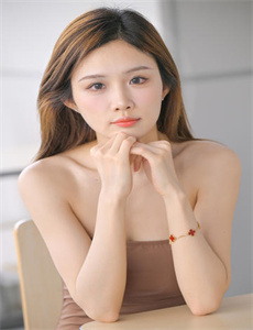 《特污兔午夜影视院-美女的奶奶图片》